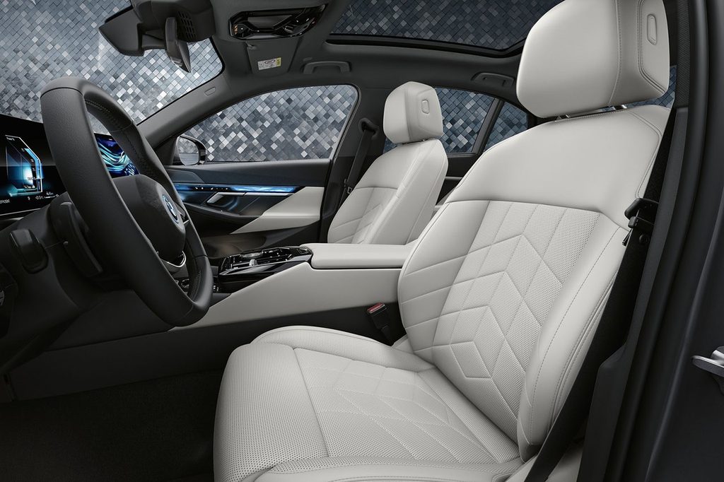 BMW 5시리즈 운전석 모습
