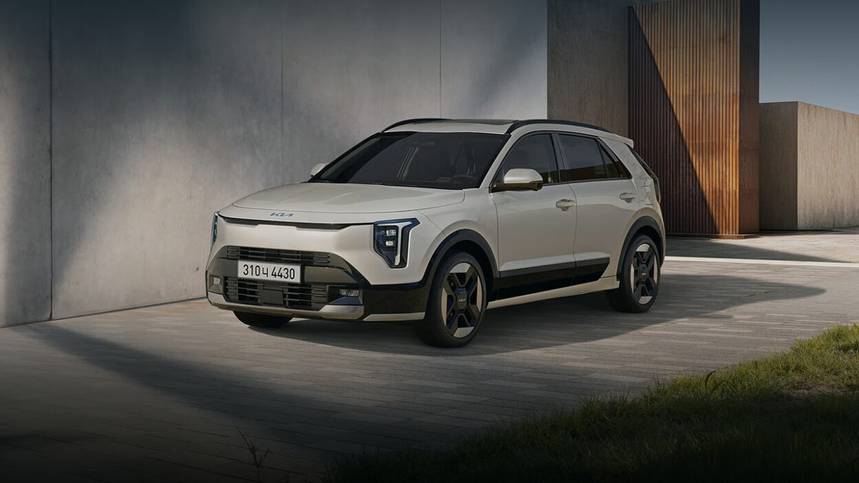 서있는 니로의 전측면