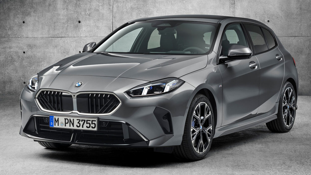 2027 BMW 1시리즈(4세대)의 전측면 모습
