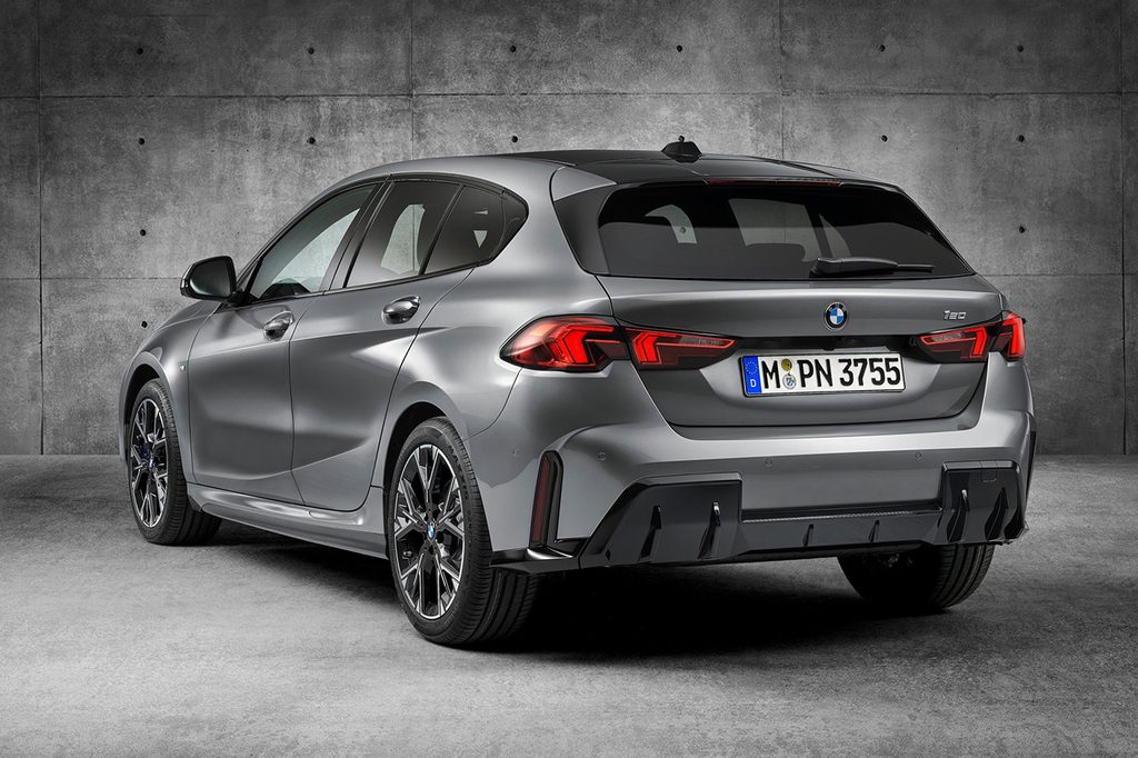 2027 BMW 1시리즈(4세대) 후측면 모습