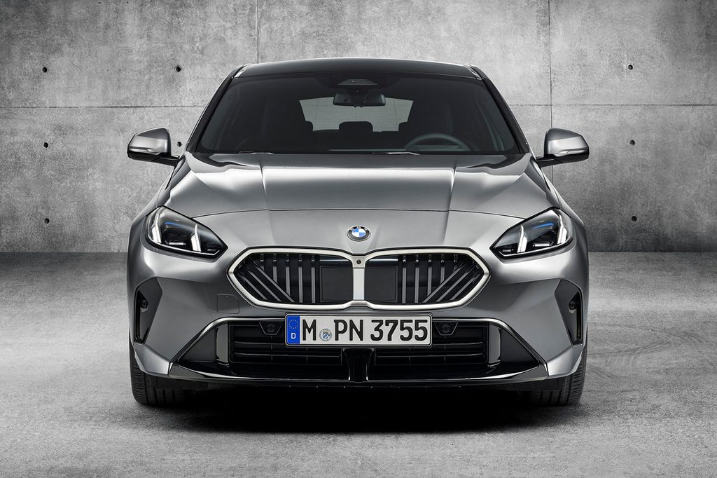 2027 BMW 1시리즈(4세대)의 전면 모습
