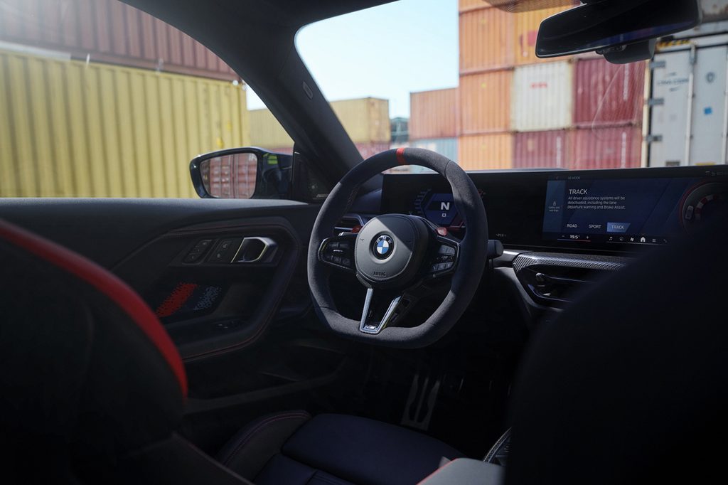 2027 BMW M2 운저석 모습