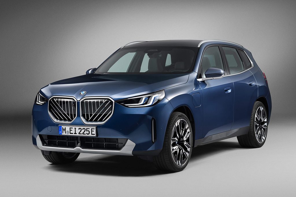 2027 BMW X3의 전측면 모습