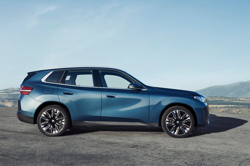 2027 BMW X3의 옆모습