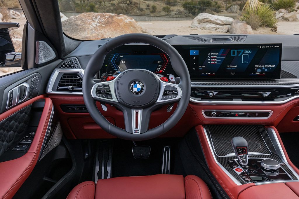 2027 BMW X6 M(3세대)의 운전석 모습