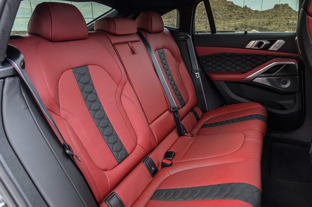 2027 BMW X6 M(3세대) 2열의 모습