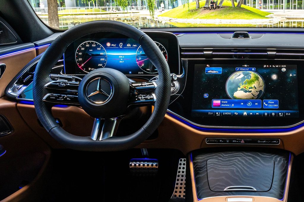 2027 벤츠 E클래스의 운전석 모습