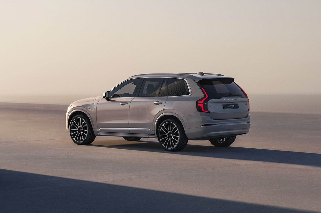 2027 볼보 XC90의 후측면 모습